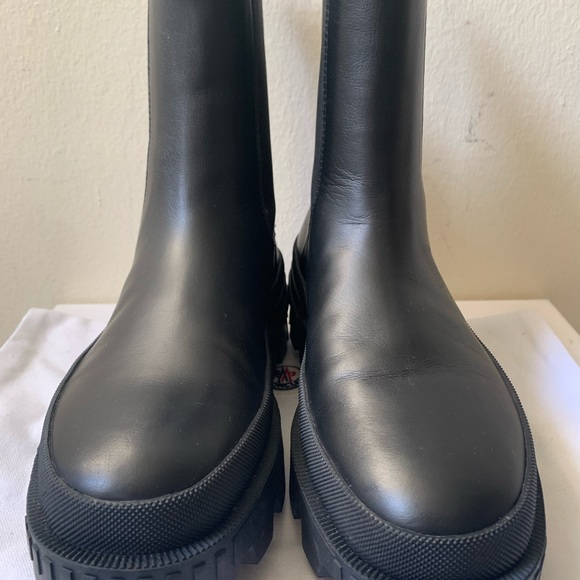 Moncler
Coralyne Chelsea boots - Picture 4 of 14